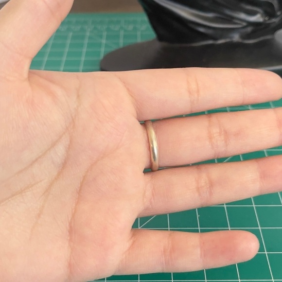 Sterling silver band size 7 ring - Picture 3 of 5
